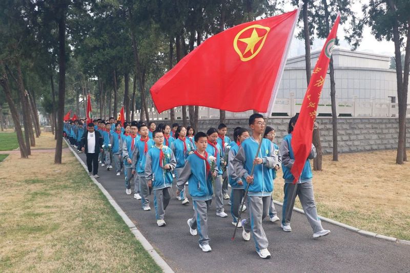 緬懷先烈志 共鑄中華魂——新鄉(xiāng)市第十中學一校四區(qū)“清明祭英烈”活動暨祭奠儀式